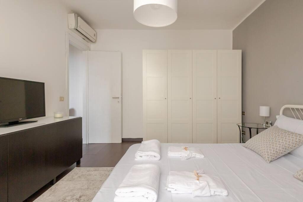 Sky-View Flat In Milan Apartment Exterior photo